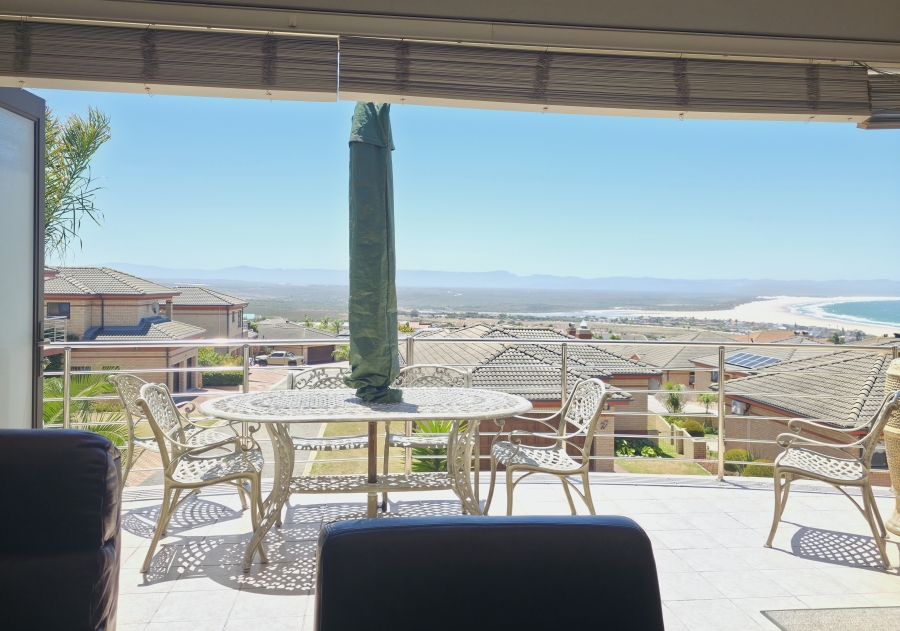 3 Bedroom Property for Sale in Wavecrest Eastern Cape